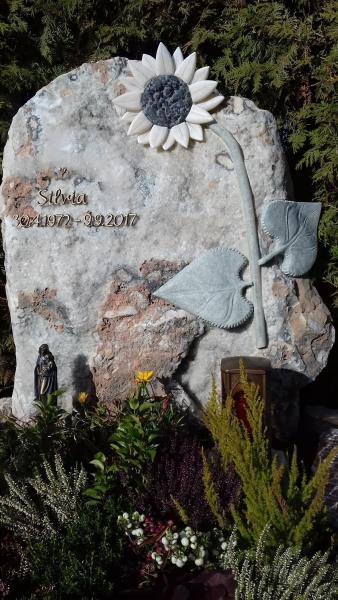 Kristallfelsen mit Sonnenblume